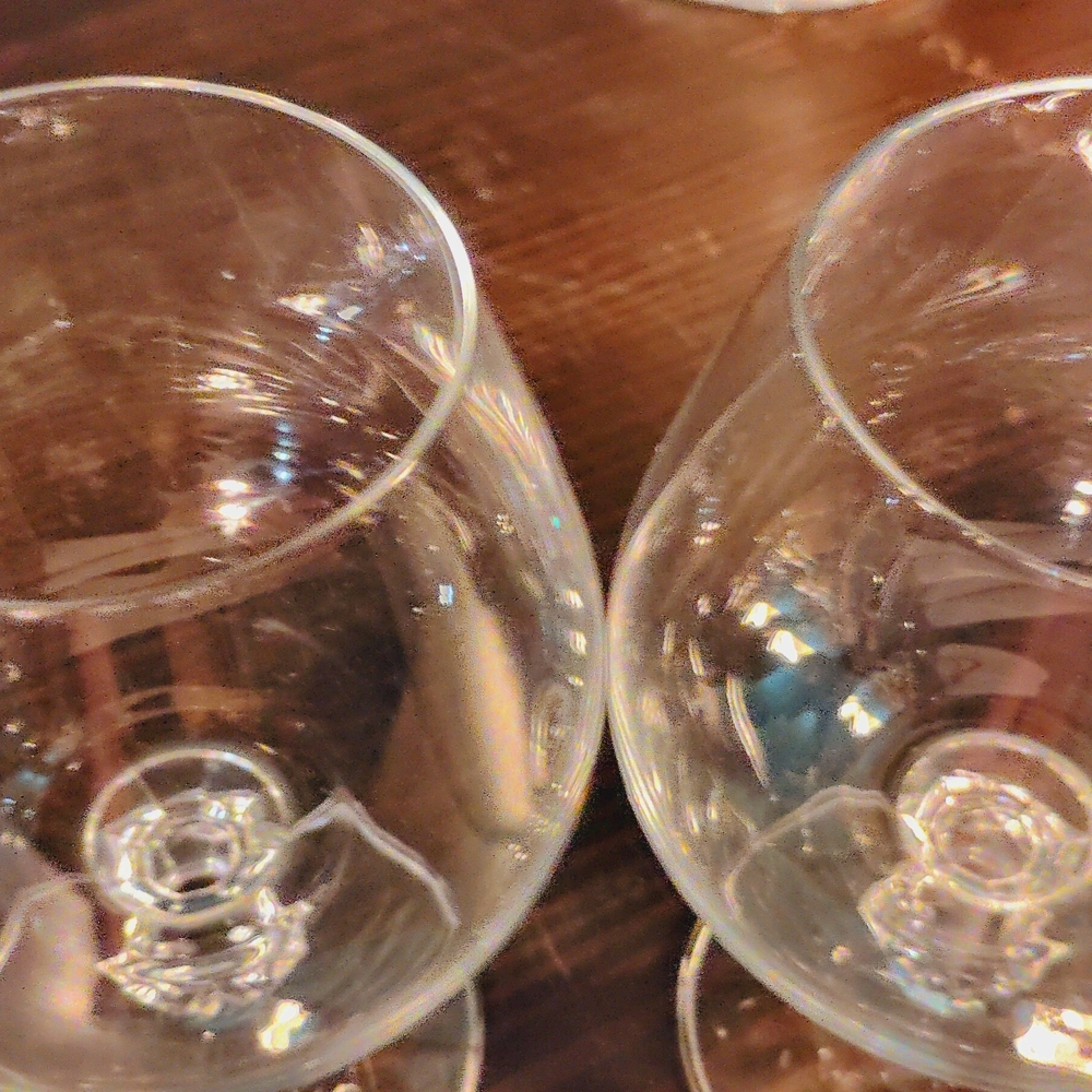 Elegant Clear Wine Glass Set